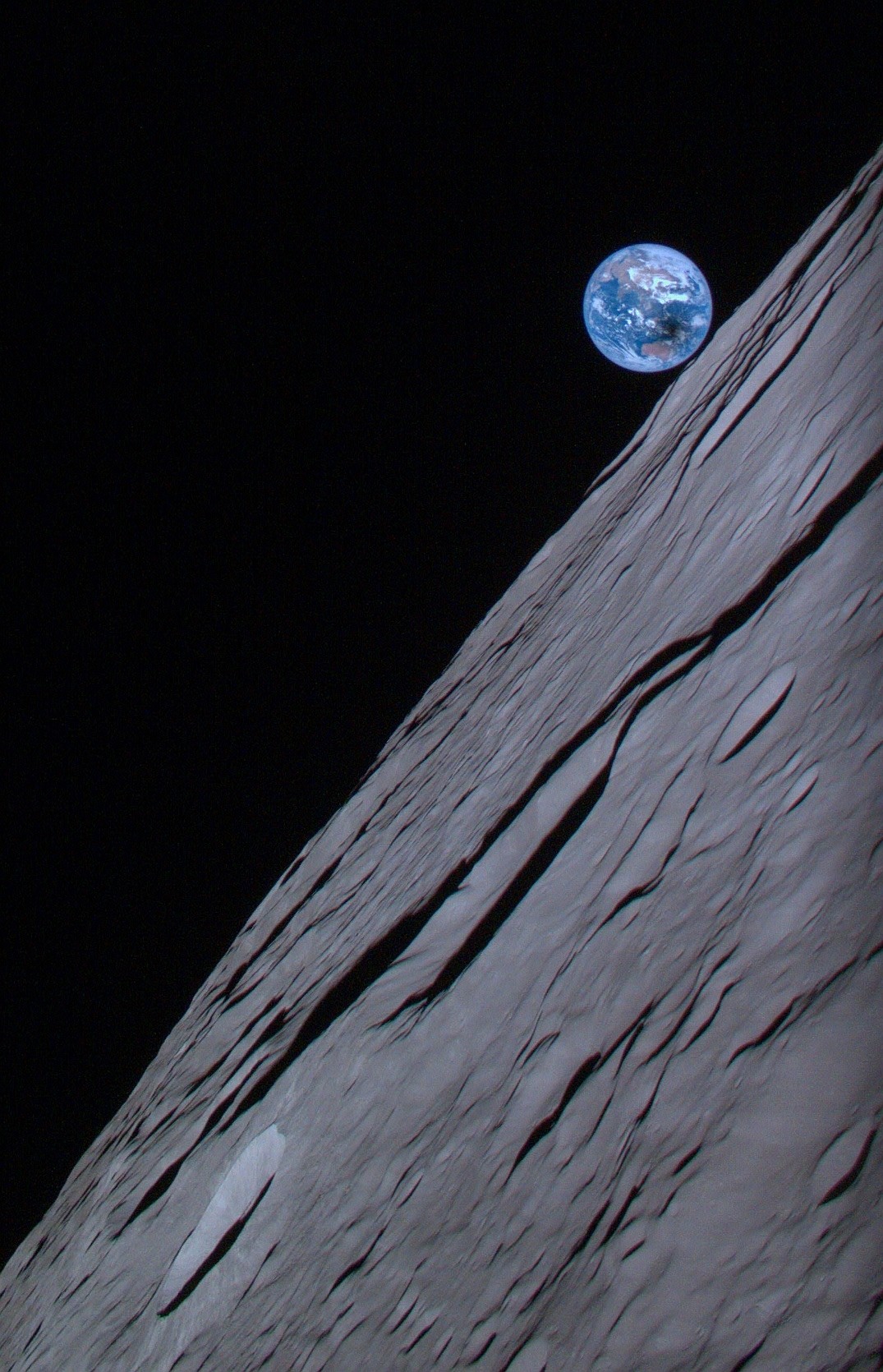 The Earth Beyond the Moon from Hakuto-R